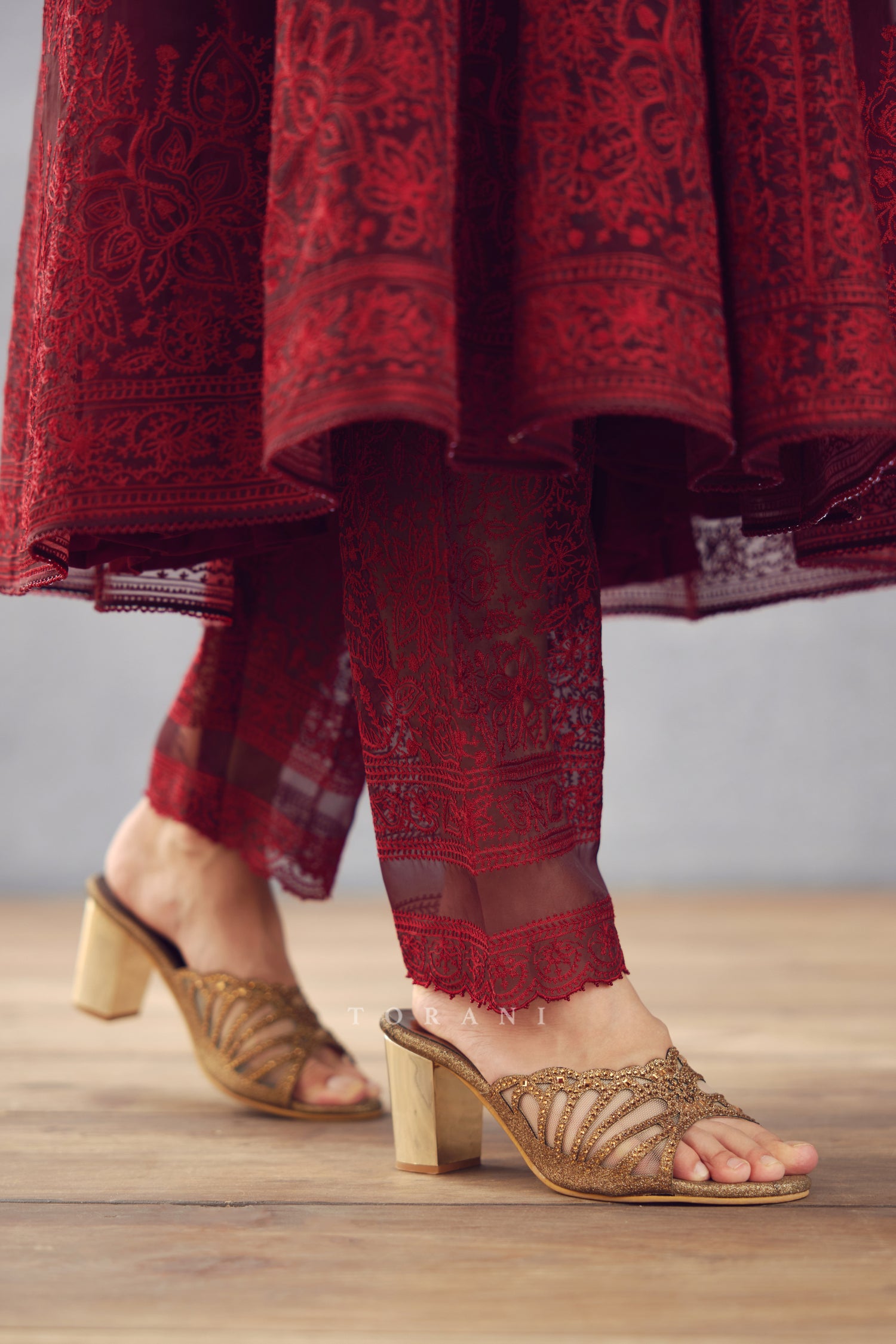 Gulnar Kalidaar Paavni Kurta Set