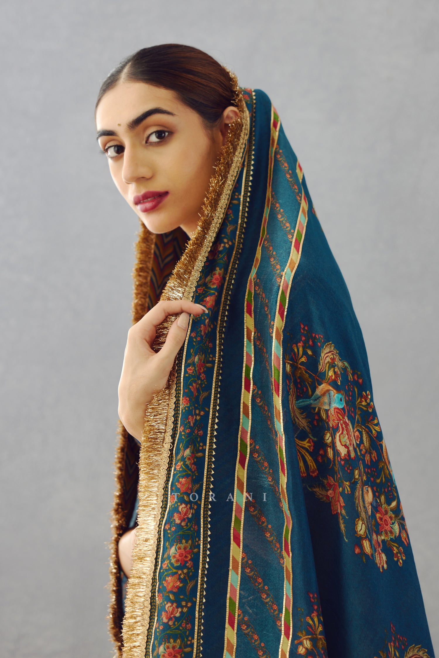 Neelam Waheeda Odhni