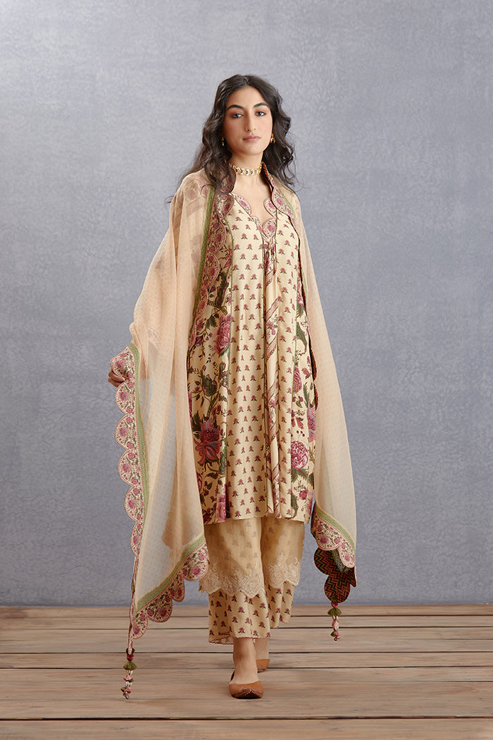 Kasturi Virika Odhni