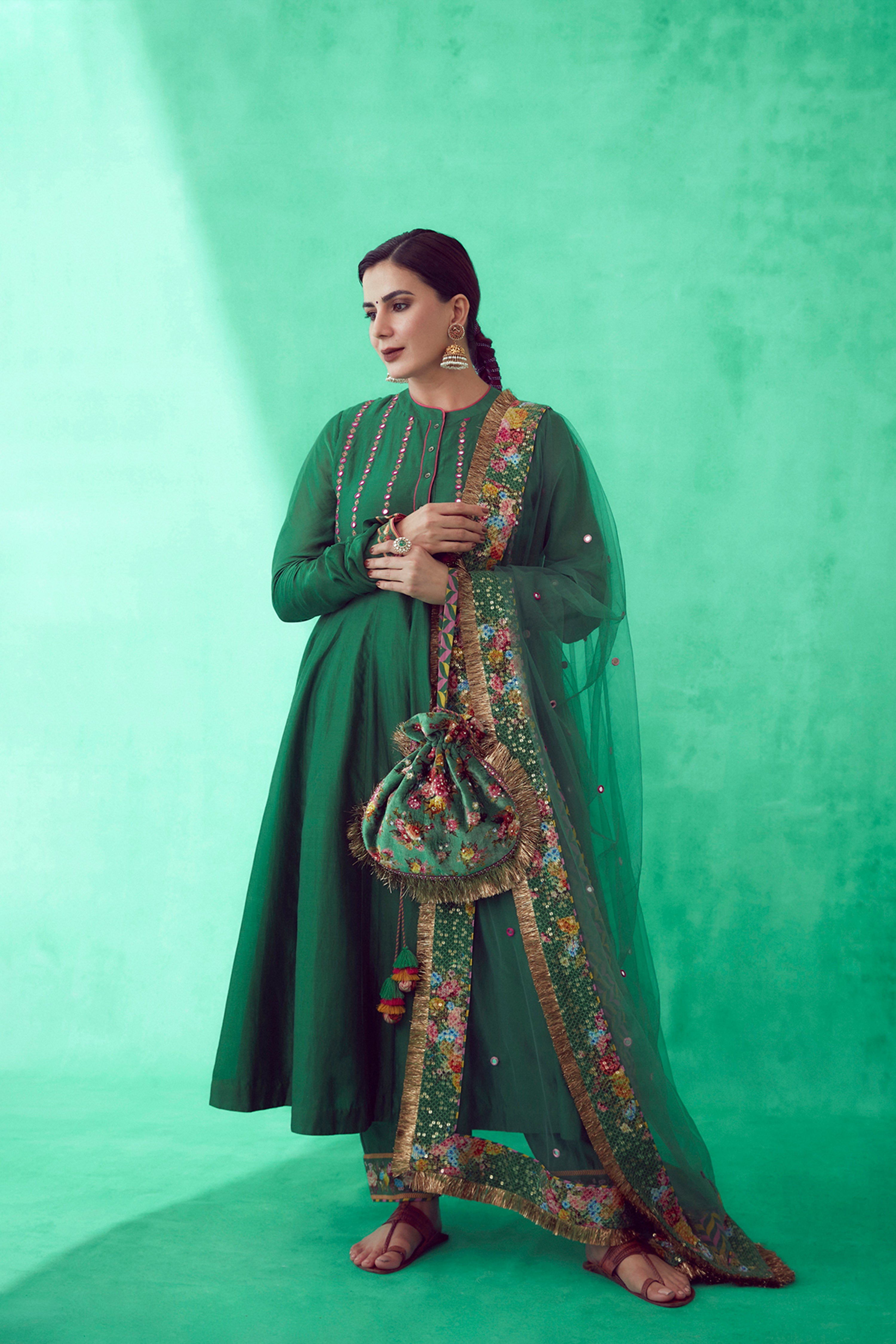 Beautiful Kirti Kulhari carrying Torani&