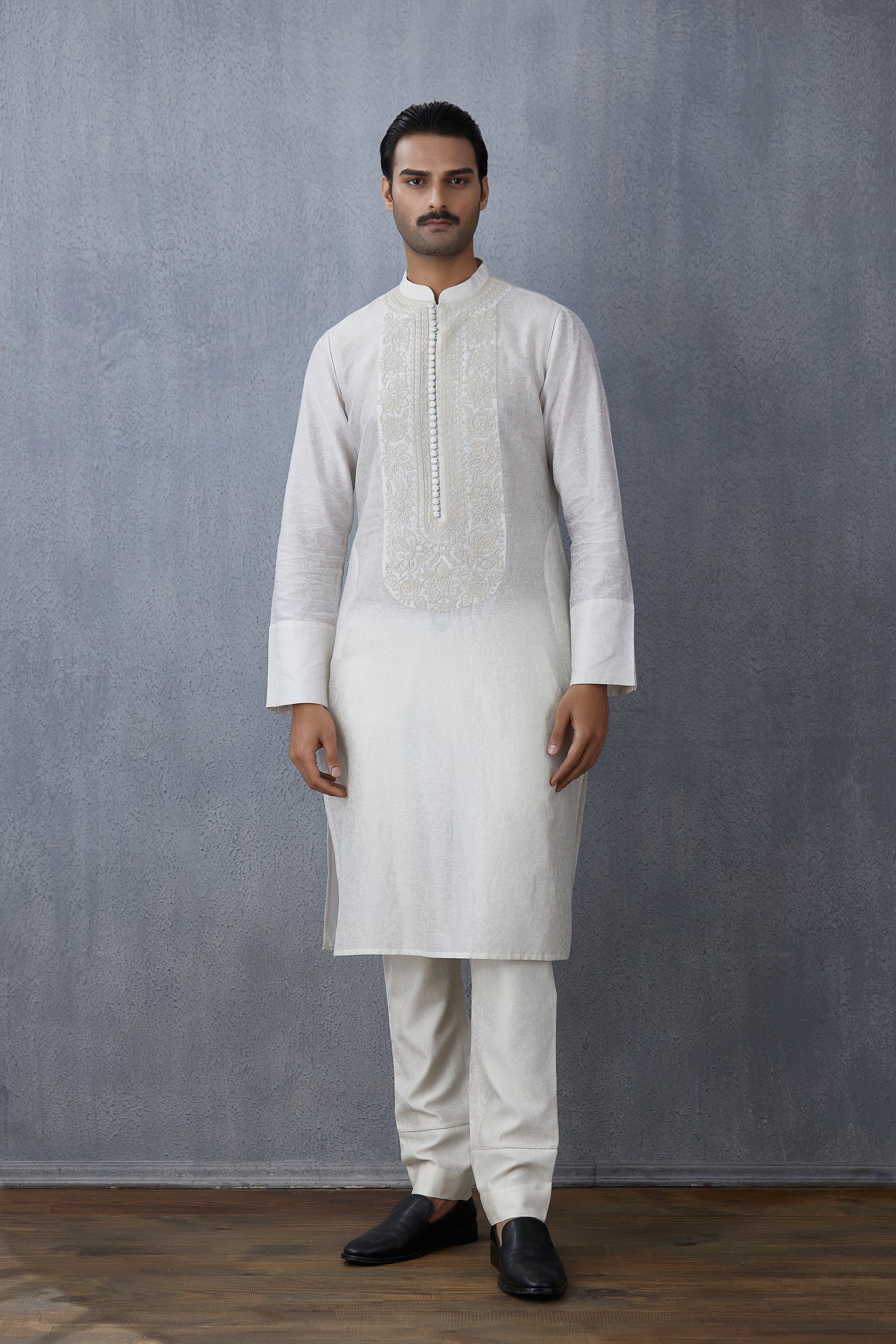 Swetah Karam Kurta Set