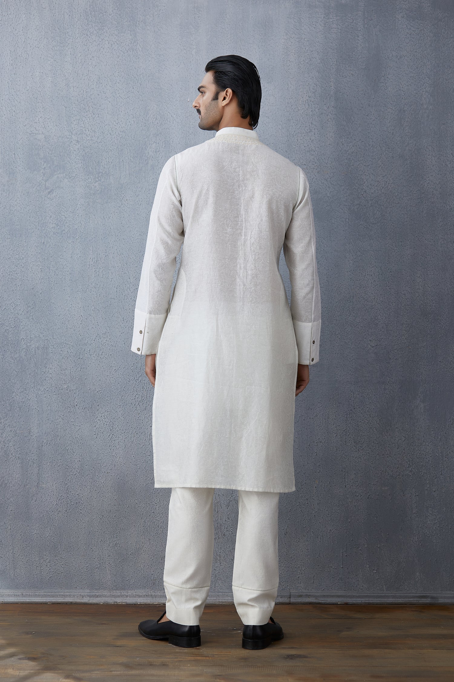 Swetah Karam Kurta Set