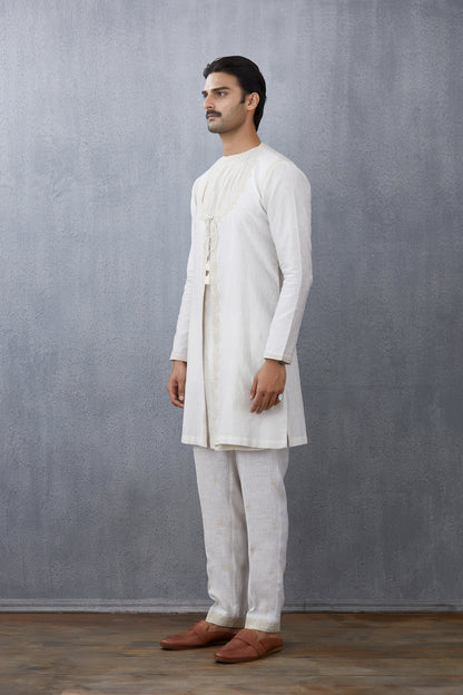 Swetah Naaz Kurta Set