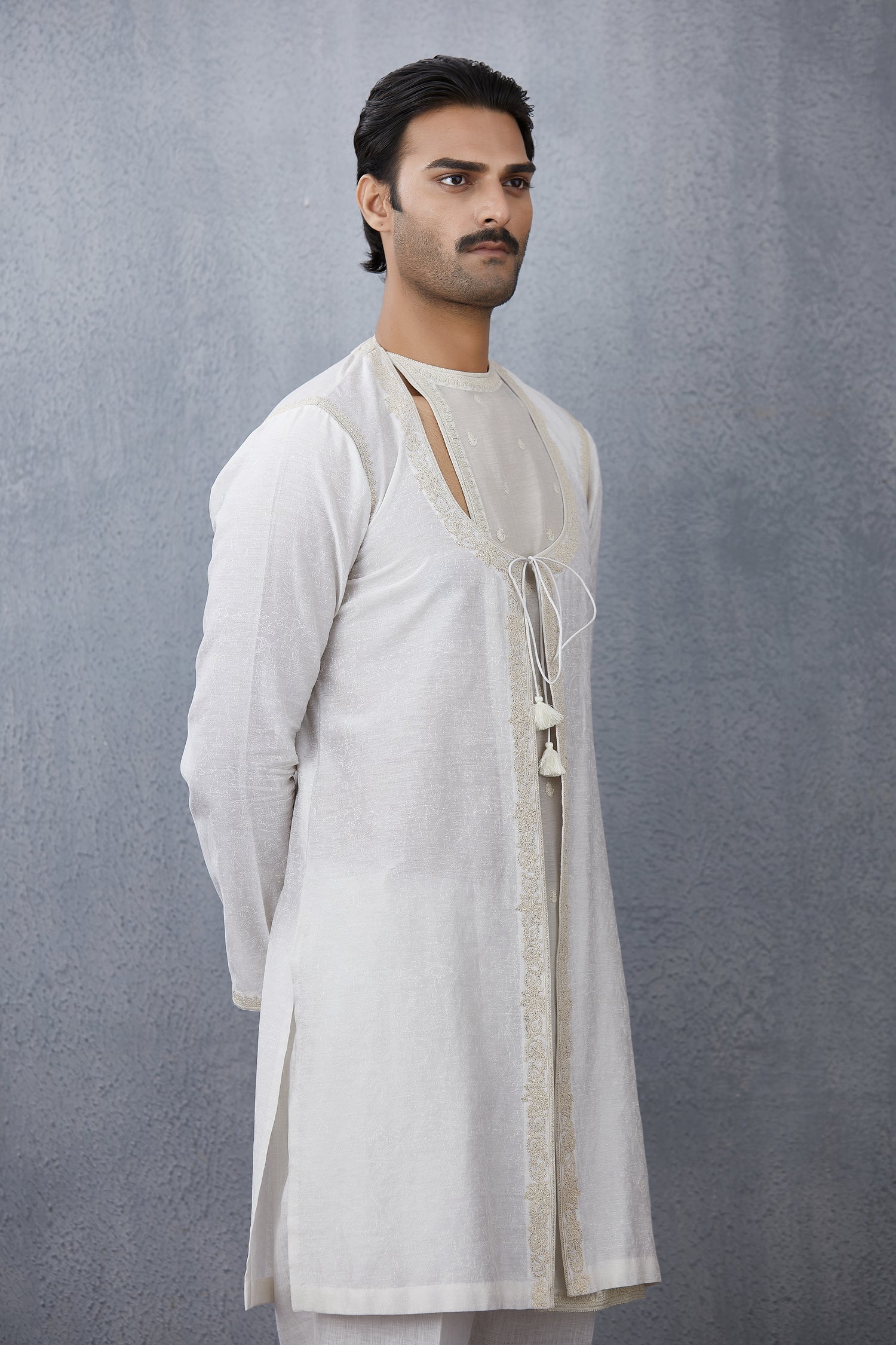 Swetah Naaz Kurta Set