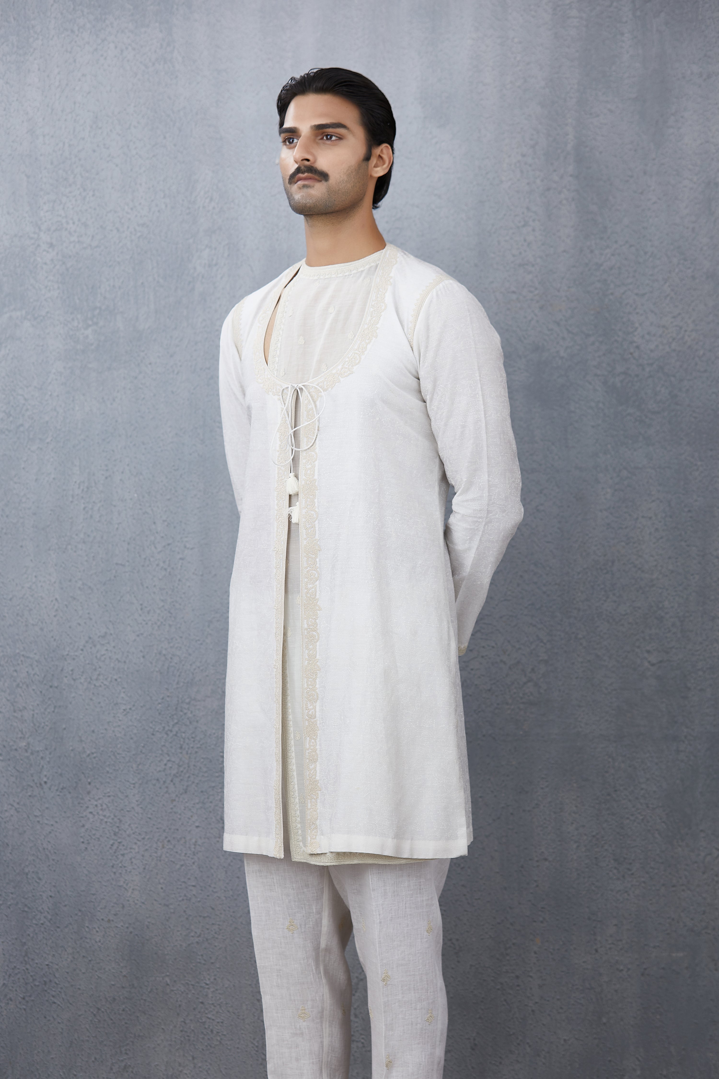 Swetah Naaz Kurta Set