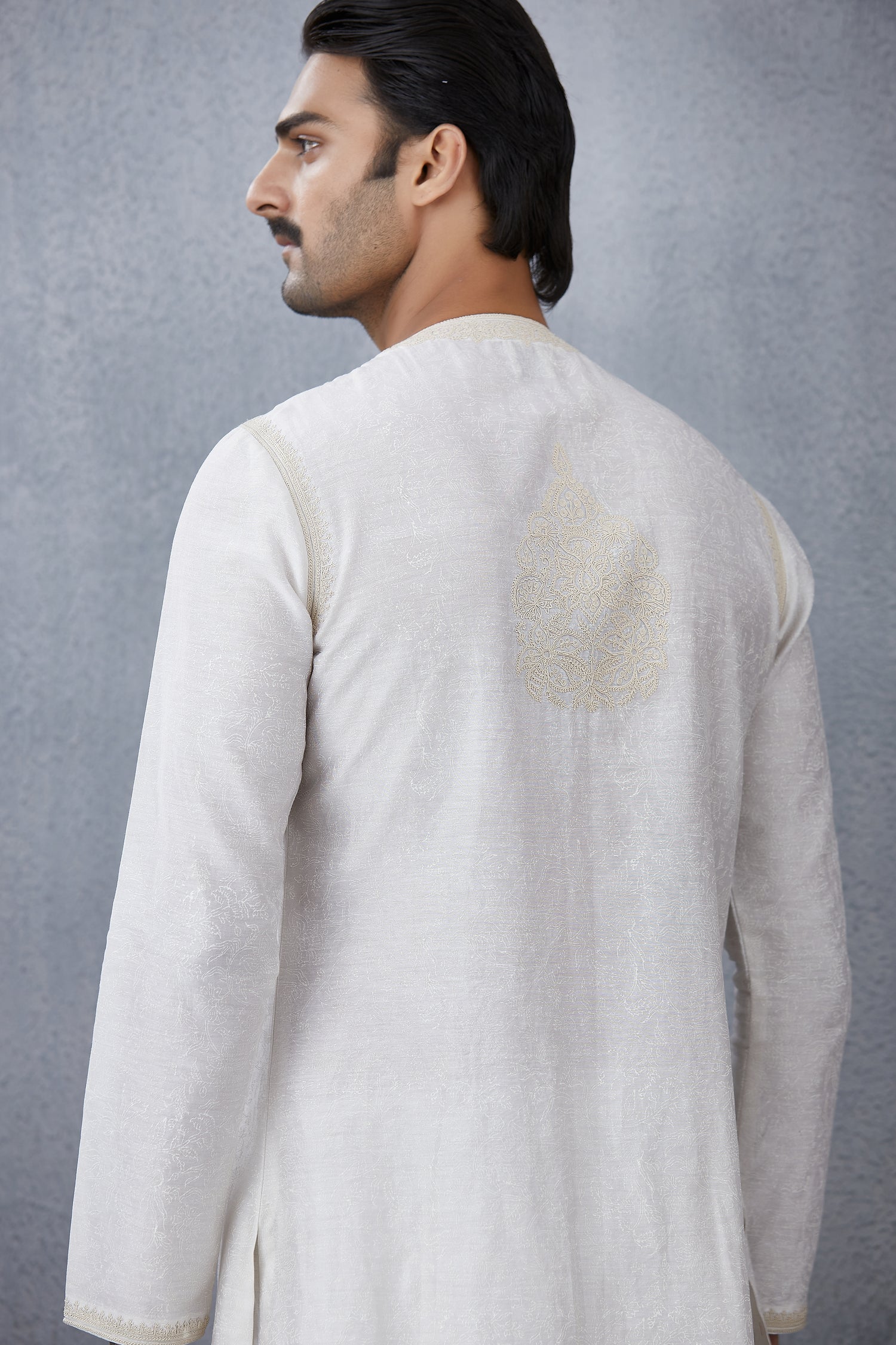 Swetah Naaz Kurta Set