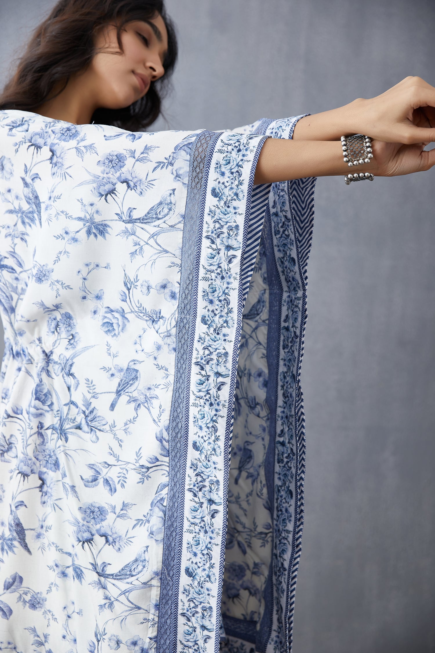 Neeli Gauraiya Kalki Kaftan