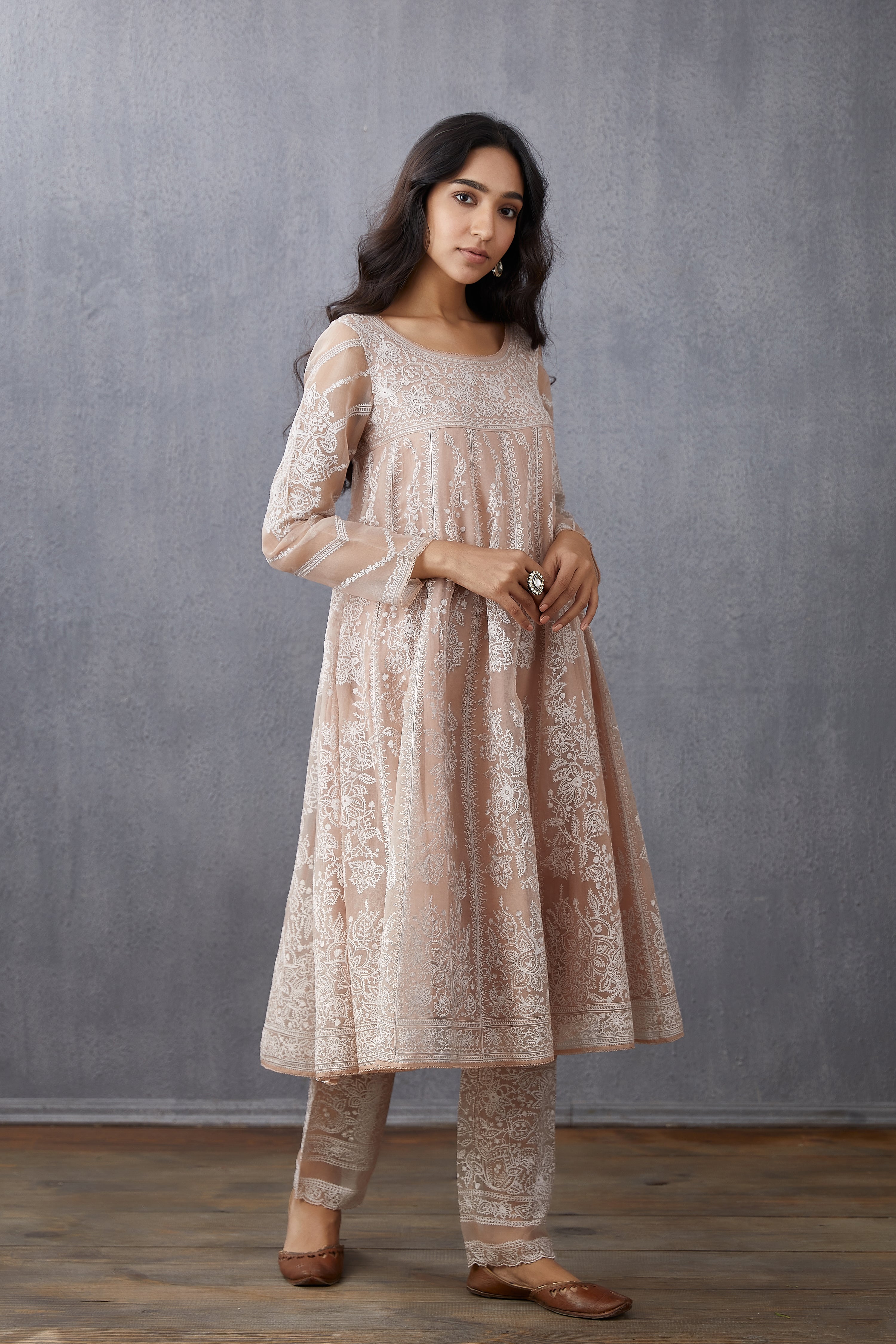 Neera Kalidaar Paavni Kurta Set