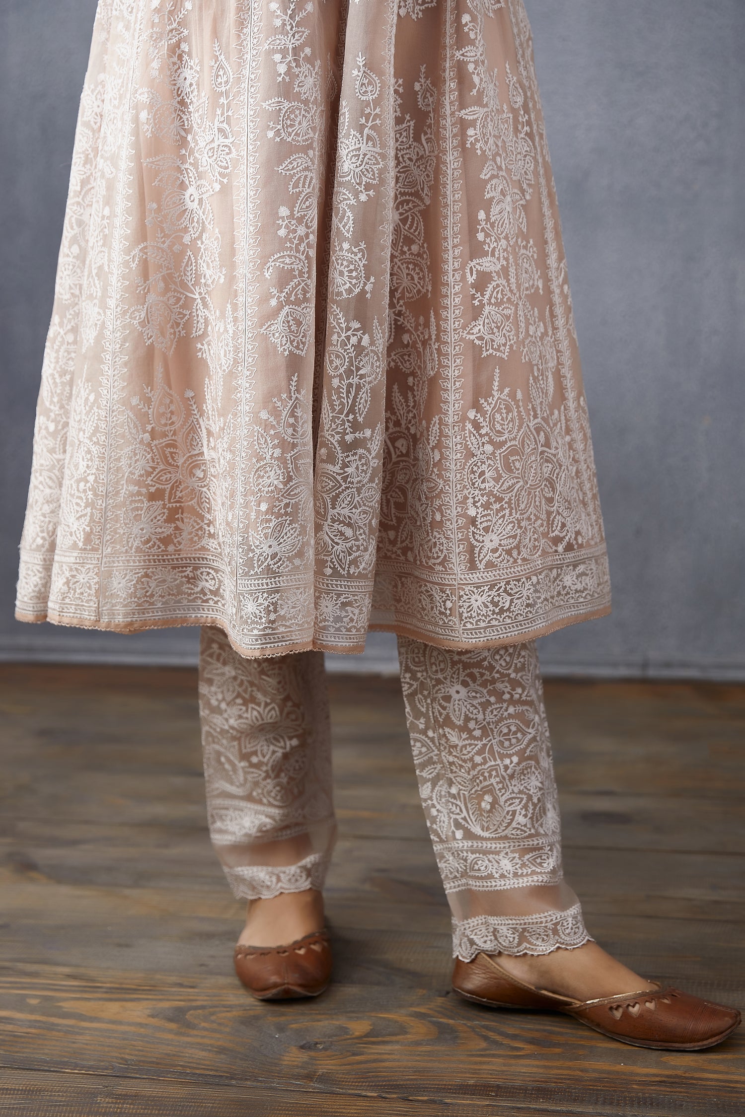 Neera Kalidaar Paavni Kurta Set