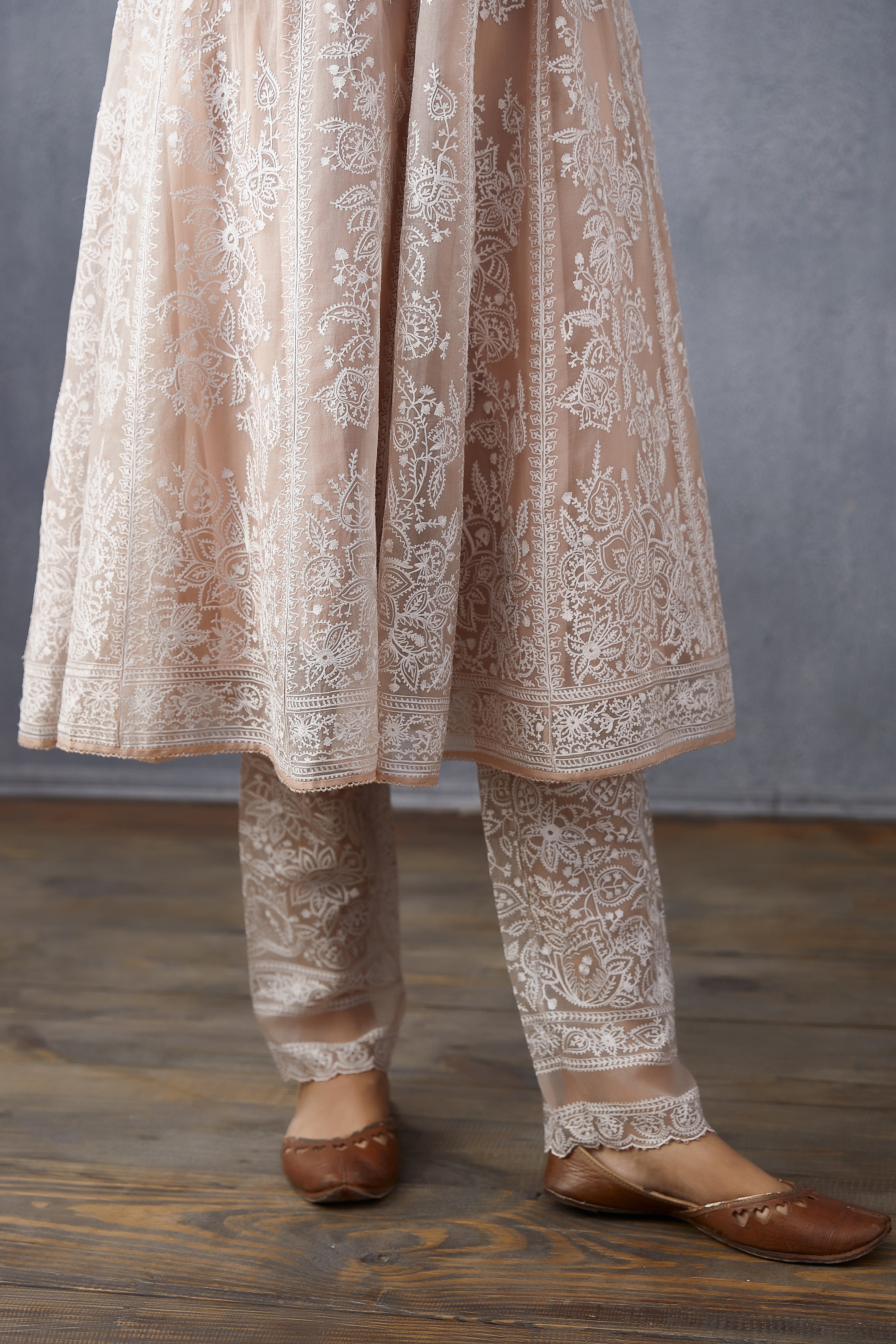 Neera Kalidaar Paavni Kurta Set