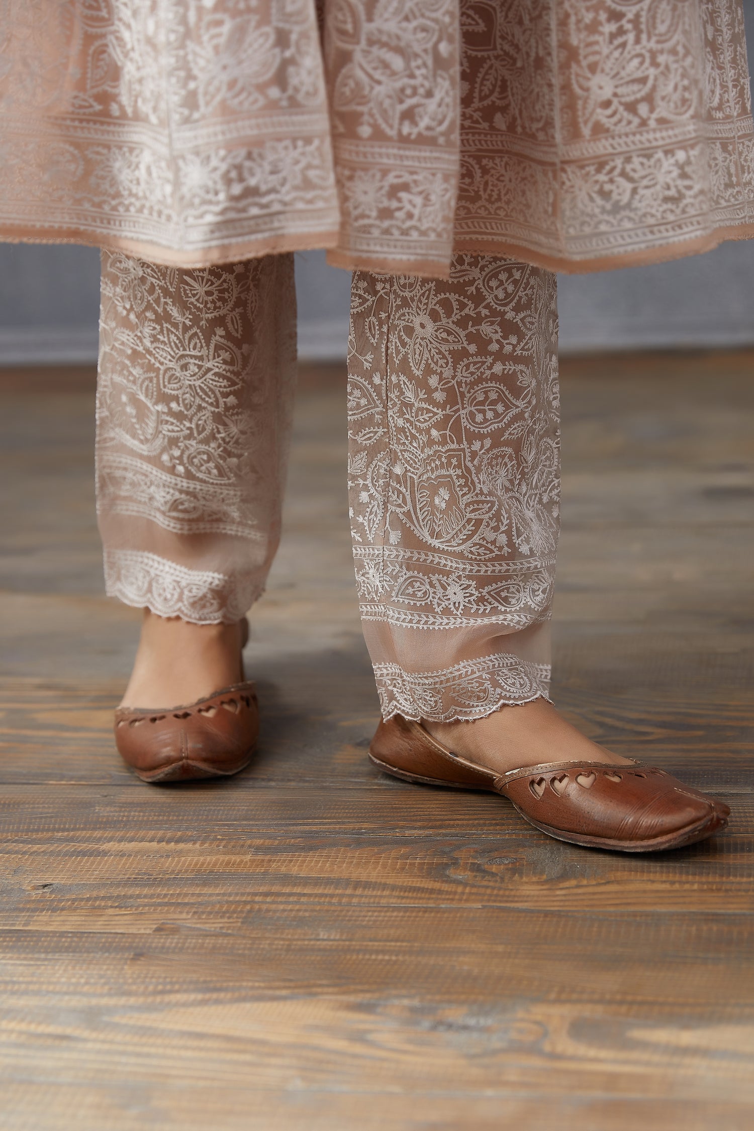 Neera Kalidaar Paavni Kurta Set