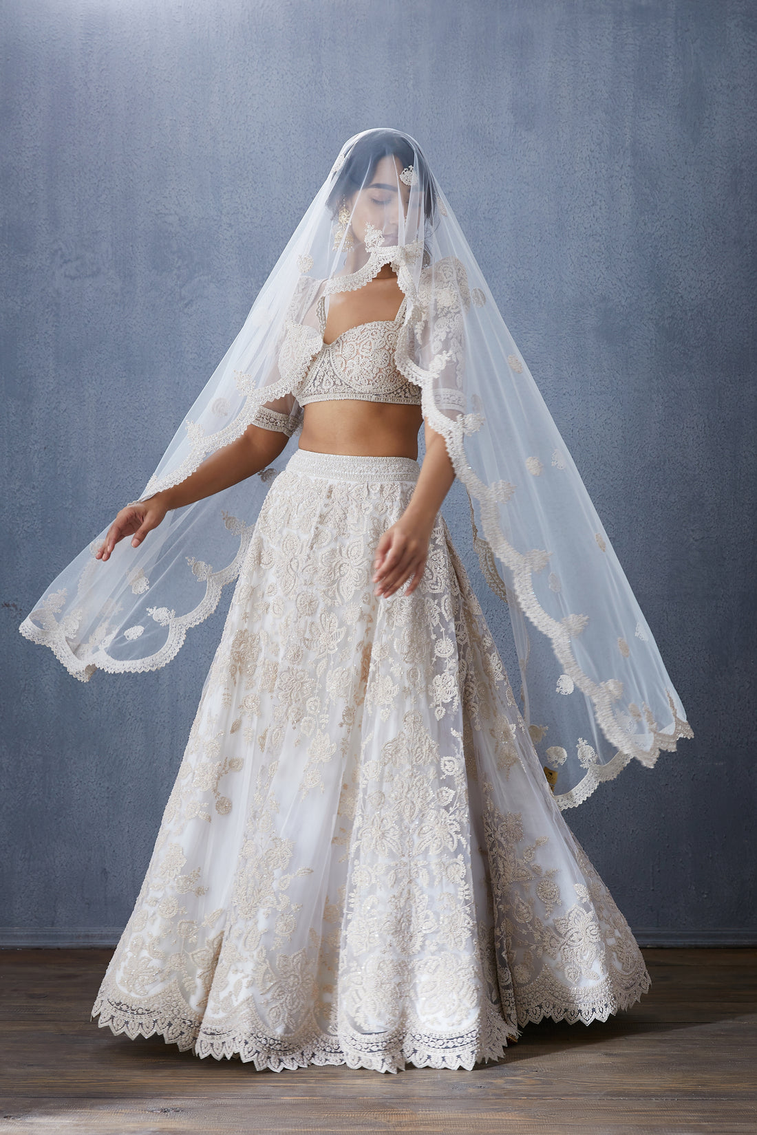 Swetah Hansini Odhni