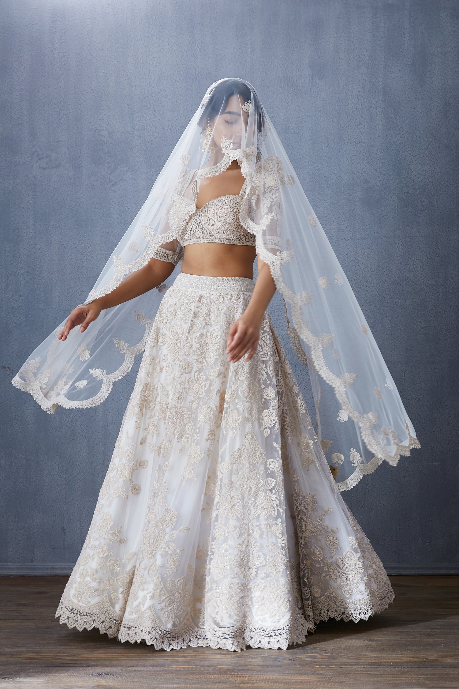 Swetah Hansini Odhni