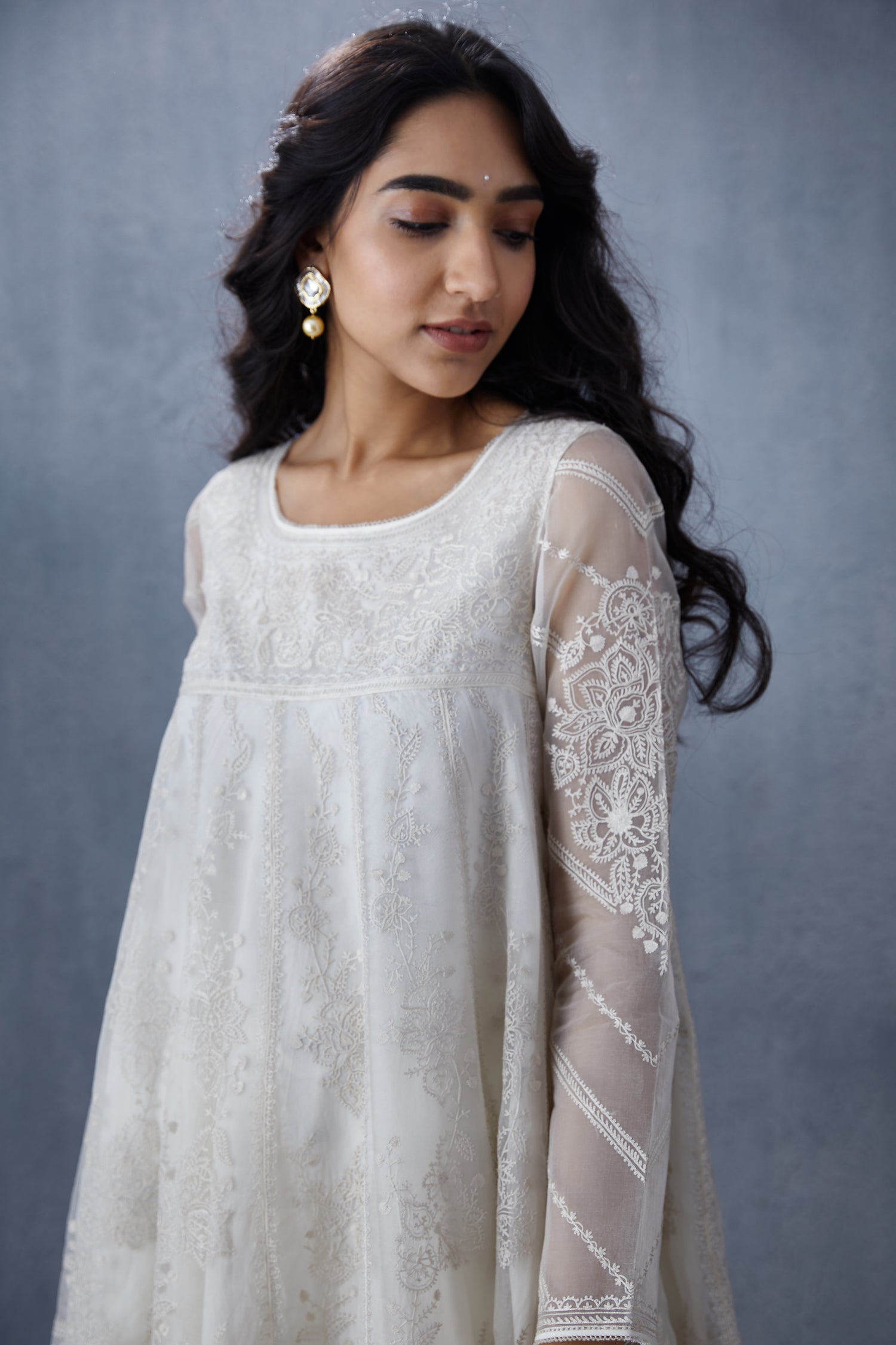 Swetah Kalidar Paavni Kurta Set